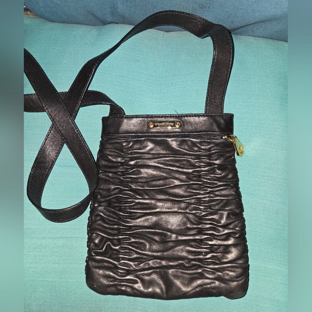 Michael Micheal Kors Black Textured Crossbody Bag